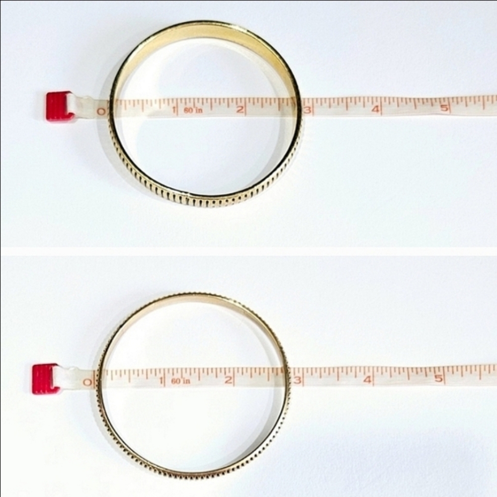 Two Gold Bangle Bracelets - Picture 4 of 10